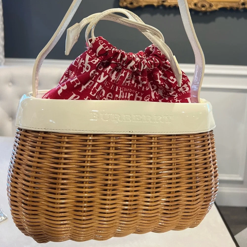 🤎🤍Burberry Wicker Bag🤍🤎 - Picture 2 of 13